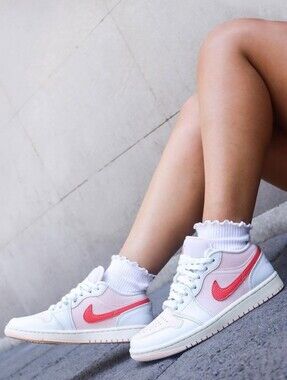 AIR JORDAN 1 LOW PREMIUM "STRAWBERRY MILKSHAKE" WOMEN'S US SIZE 6.5 GREAT COND